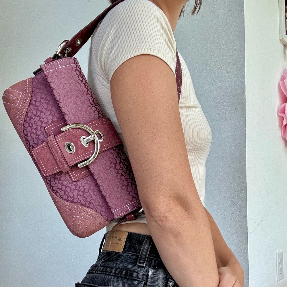 *SOLD** Coach Mauve Signature Sufflette Cloth (3628)